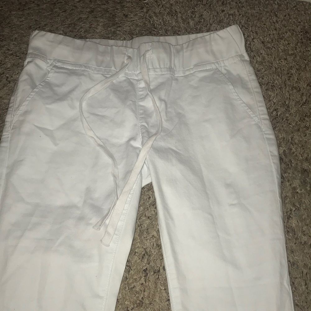 White Jeans with Slack-like Pockets